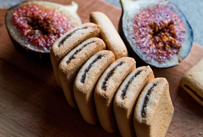 Can Dogs Eat Fig Newtons Are These Cookies Safe The Goody Pet