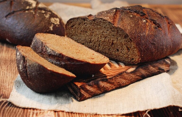 Can Dogs Eat Rye Bread Only In Moderation The Goody Pet